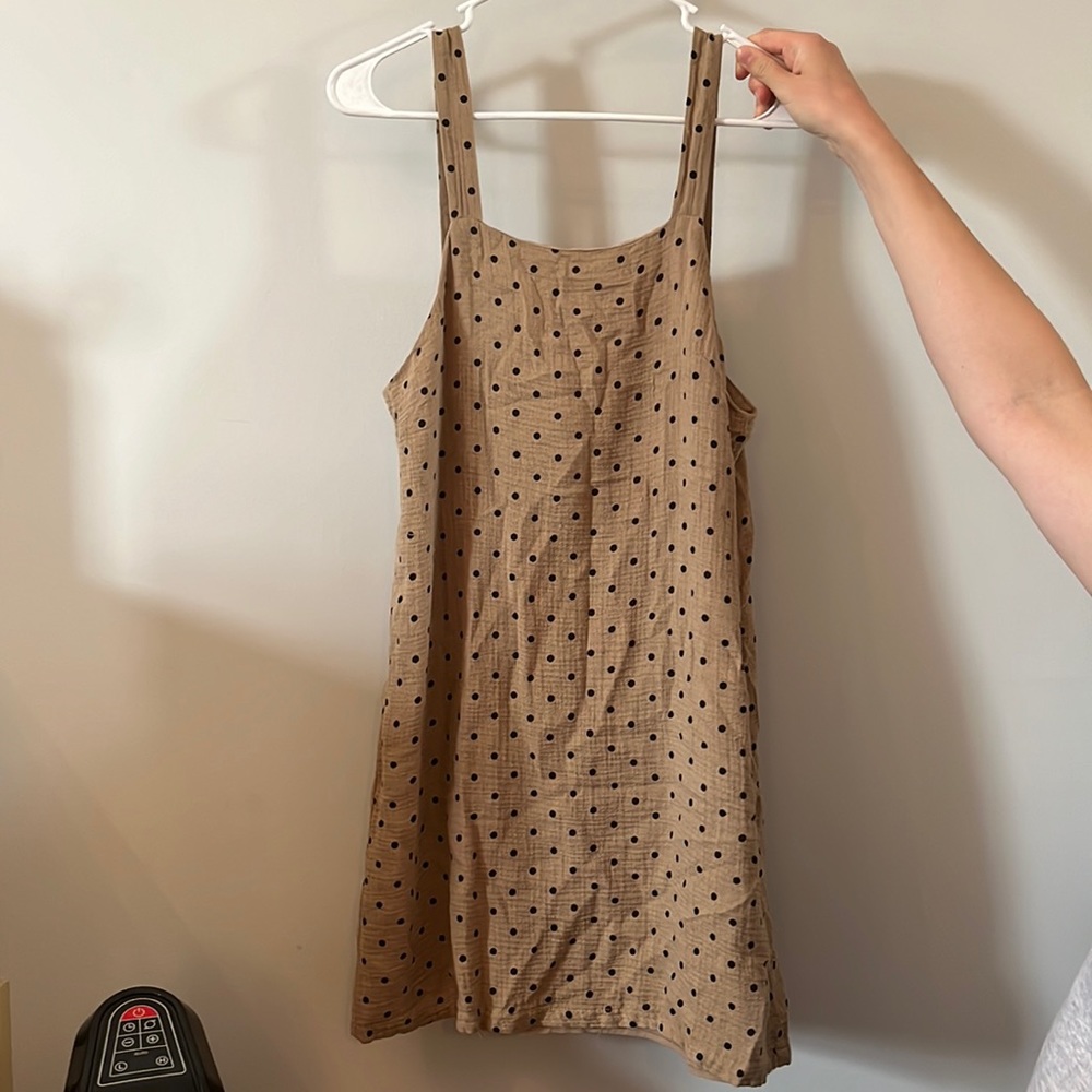 Women’s polka dot dress. great condition. no size but assuming it’s a small